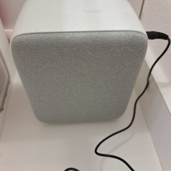 Etoe Model A1192 E2 Pro Projector Native 1080P FHD 4K, WiFi, 5G, Bluetooth, Apps - Picture 6 of 9